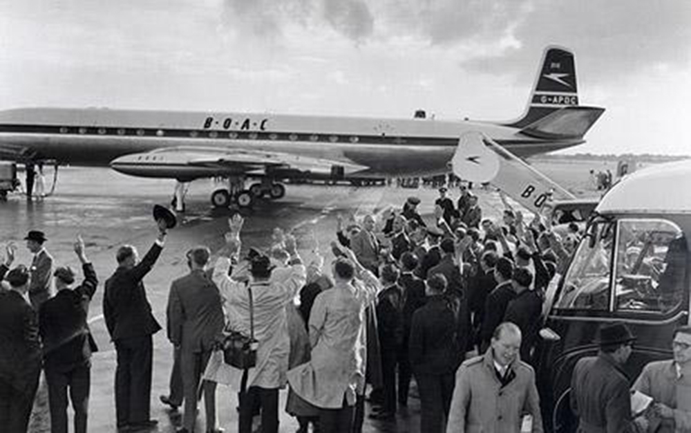 A sesenta años del primer vuelo comercial transatlántico a reacción Transponder 1200