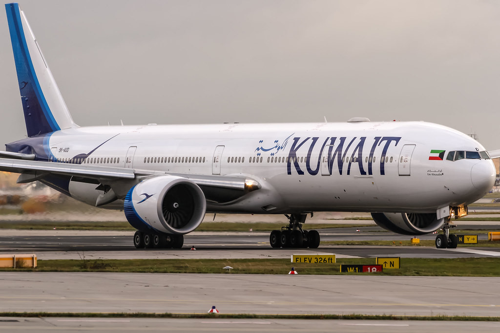 Boeing 777 de Kuwait Airlines no logra completar giro sobre la pista y